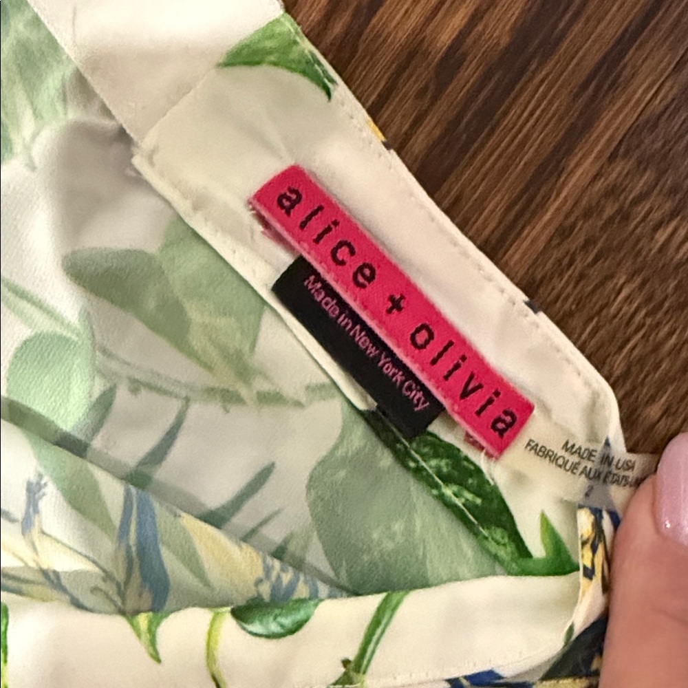 Alice + Olivia White Tropical Print Pants with Green & Yellow Foliage - Picture 2 of 4